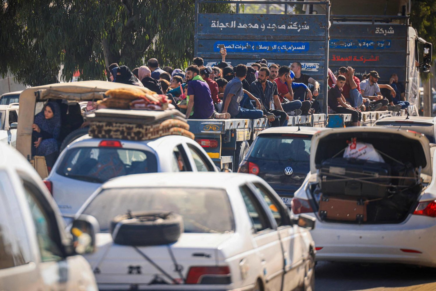 Dün Gazze şehrinden kaçan vatandaşlar (AFP)