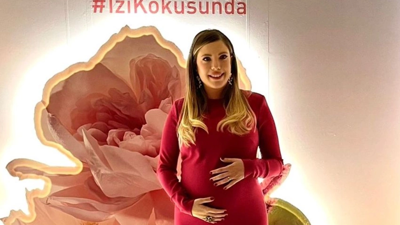 Eda Ece, Aslı Enver'den annelik kursu alıyor - 24 Saat Gazetesi