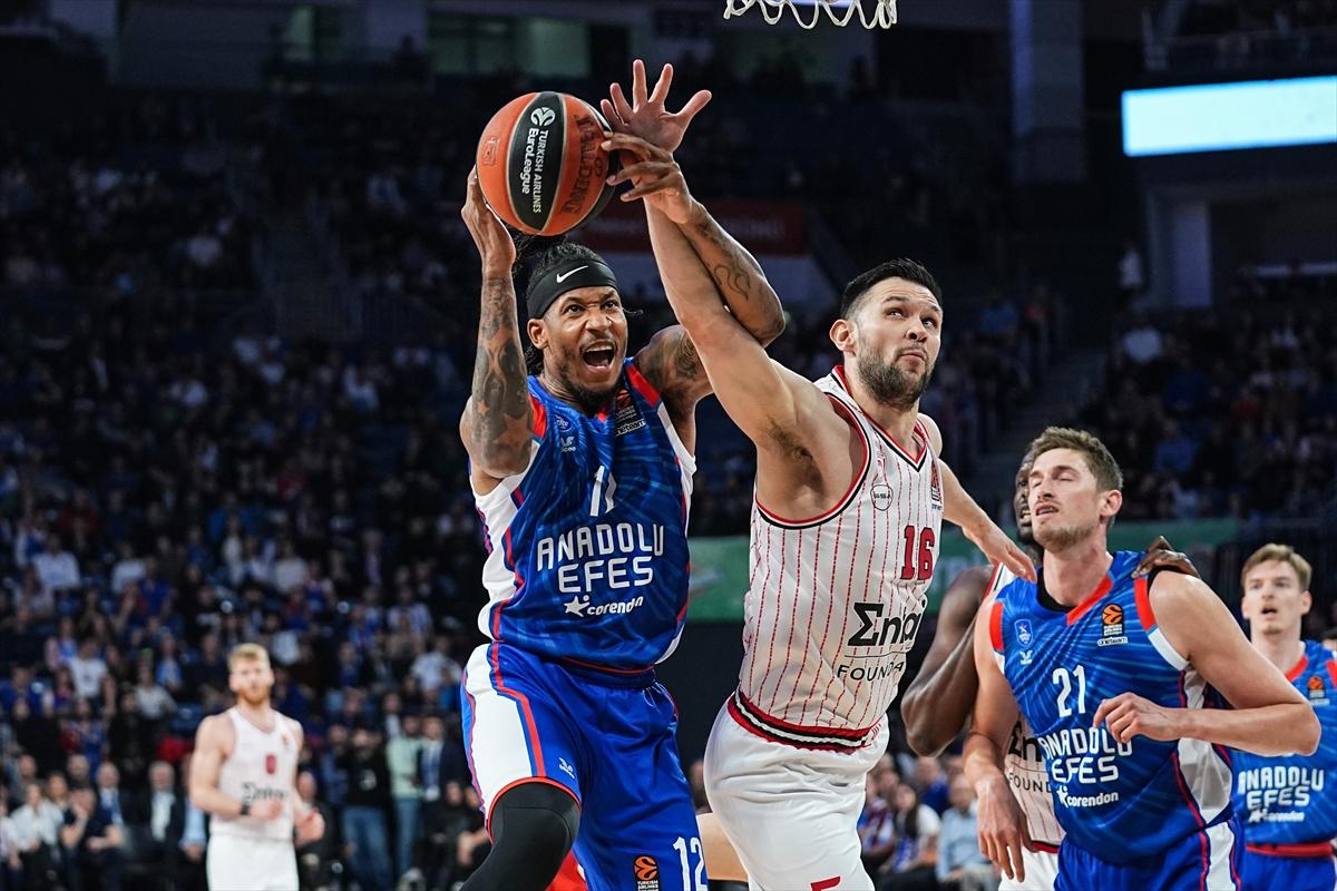 Anadolu Efes, Olympiakos