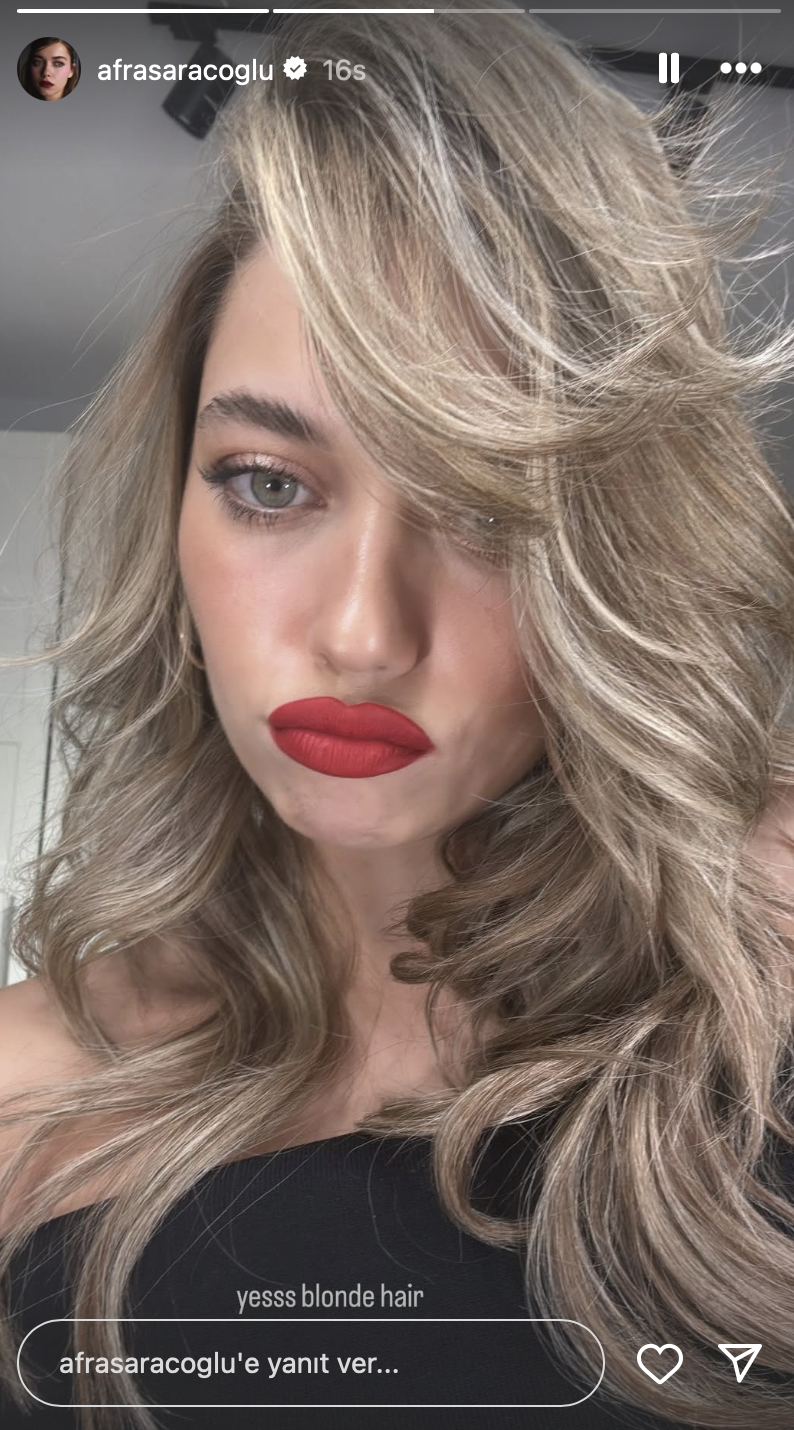 Afra Saraçoğlu imaj değişikliği Afra Saraçoğlu sarı saç Afra Saraçoğlu yeni proje Yalı Çapkını final sonrası Afra Saraçoğlu yeni görünüm Afra Saraçoğlu kimdir 2025 ünlü imaj değişiklikleri-1