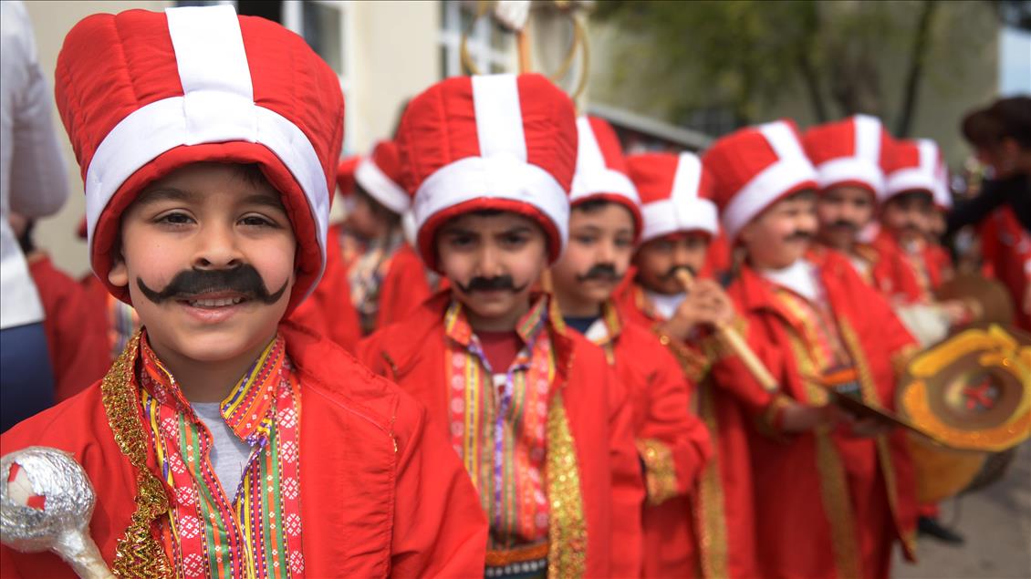 22 Nisan tatil mi 2025, 23 Nisan 2025 resmi tatil mi, 22 Nisan okul var mı, 2025 resmi tatiller, Ulusal Egemenlik ve Çocuk Bayramı tatili, 23 Nisan hangi güne denk geliyor, özel sektör tatil günleri 2025, 22 Nisan yarım gün mü