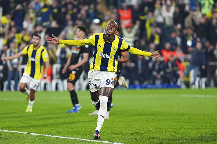 Fenerbahcede Besiktas Derbisi Oncesi Yogun Tempo