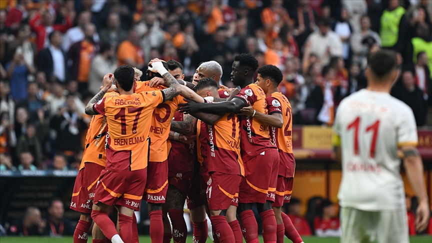 Galatasarayda Sampiyonluk Sonrasi Kadroda Degisim Sinyalleri