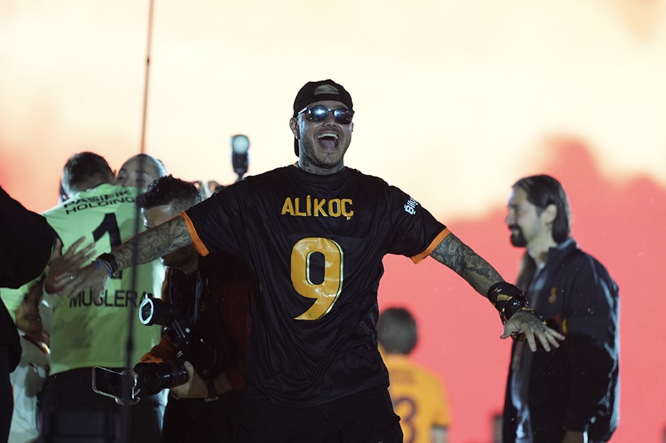Galatasaray'ın Şampiyonluk Kutlamasında Icardi'den Sürpriz Hareket