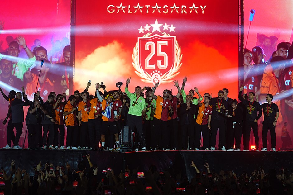 Galatasarayın Şampiyonluk Seremonisine Tff'den Sürpriz Isim