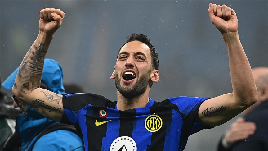 Hakan Calhanoglundan Barcelona Mesaji 2