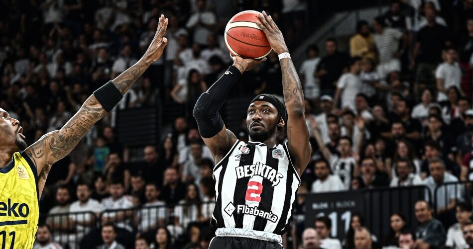 Beşiktaş Fibabanka, Fenerbahçe Beko karşısında fark attı