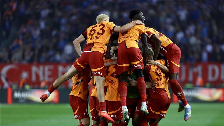 Galatasarayda Savunma Hatti Korunacak