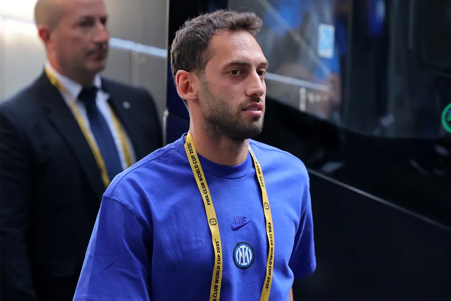 Hakan Çalhanoğlu Için Inter Galatasaray Ile Temasa Geçti