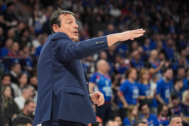 Olympiakos Maçı Sonrası Ergin Ataman Ile Taraftar Arasında Gerilim