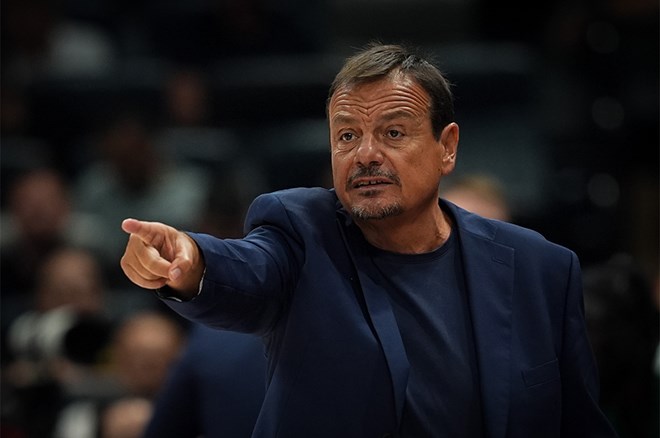 Olympiakos Maçı Sonrası Ergin Ataman Ile Taraftar Arasında Gerilim3