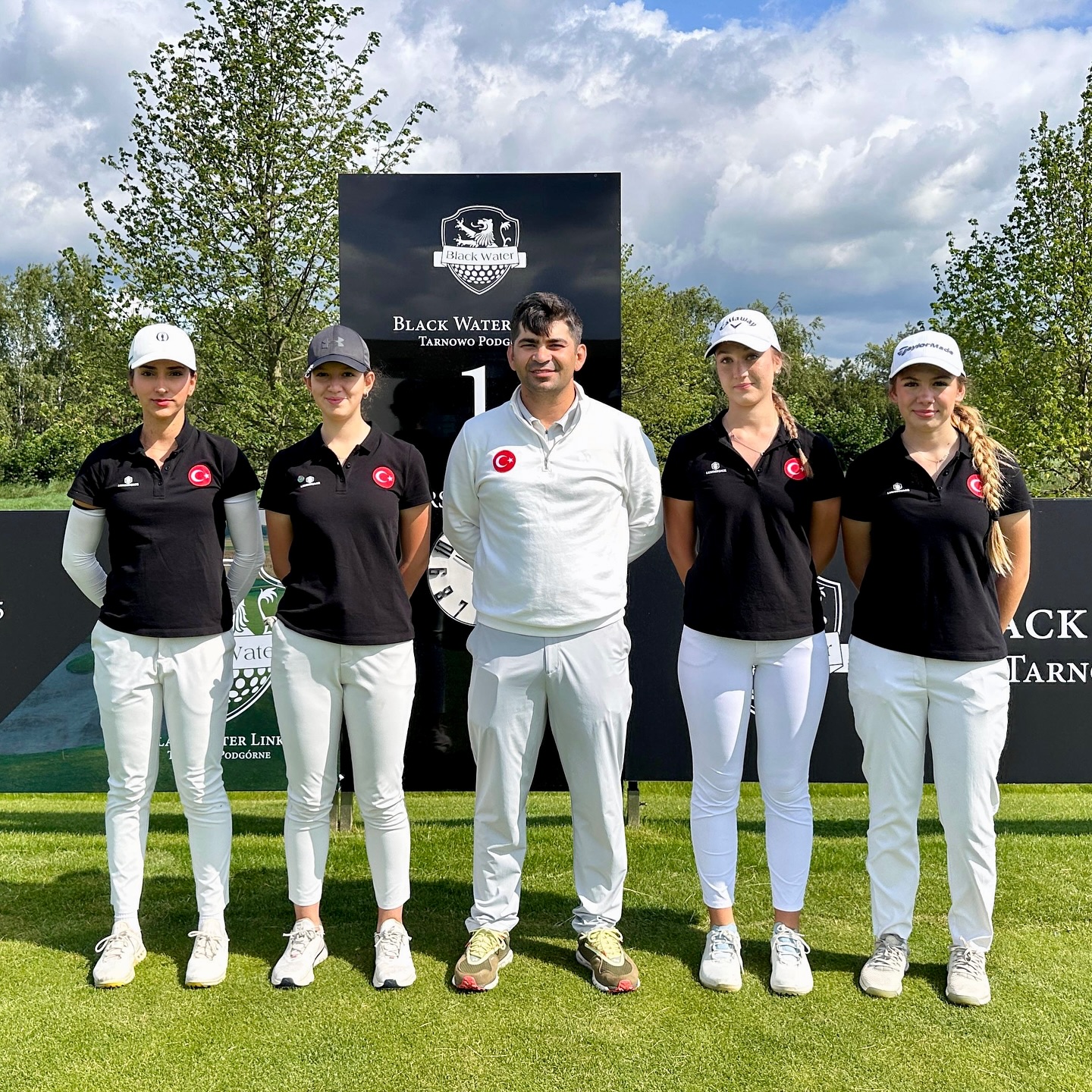 Türkiye Kadın Milli Golfçülerimiz, Sude Bay, Elif Demirci, Antrenör Koray Varlı, Deniz Sapmaz, Duru Taşkın.