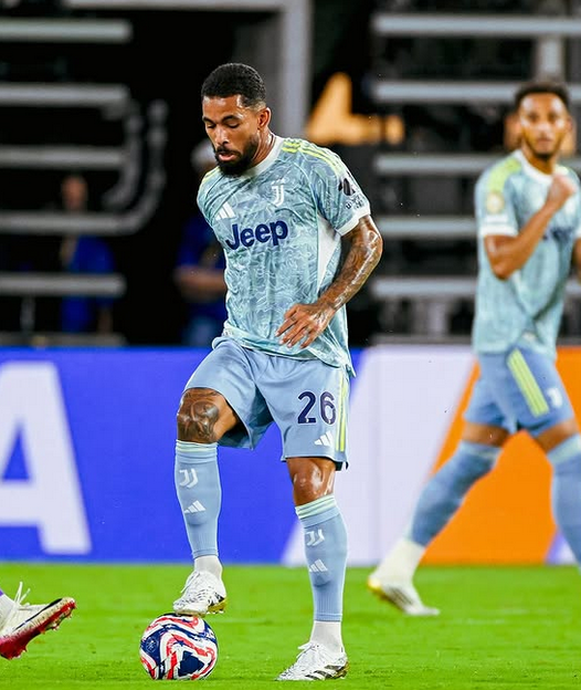 Juventusun Yildizi Douglas Luize Fenerbahceden Yakin Takip