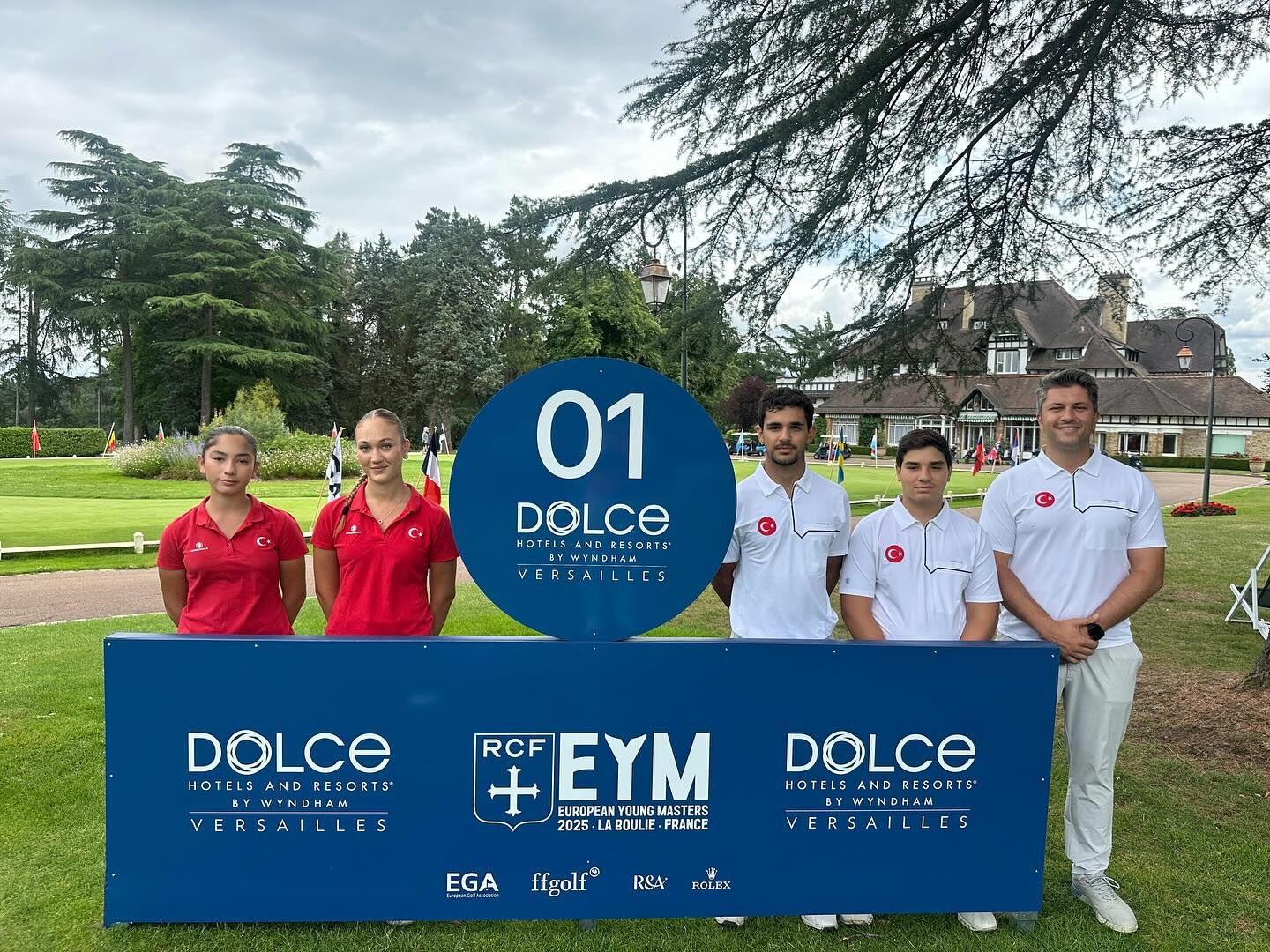 Millil Golfculer; Ada Nar In, Deniz Sapmaz, Tuna Şa Hin, Ali Rifat Evyap Ve Antrenor Cagatay Ural.