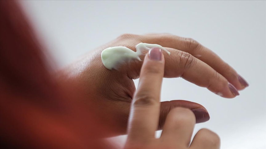 SPF ne demek, güneş kremi PA++++ nedir, güneş koruma faktörü, UVA ve UVB farkı, güneş kremi üzerindeki artılar, SPF 50 ne işe yarar, güneşten korunma yolları