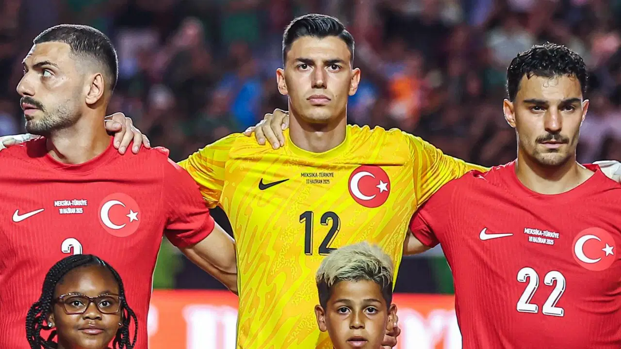 Kadroya alınmayan isimler gündem oldu<br />
<br />
Her milli takım kadrosunda olduğu gibi bu listede de bazı tercihler futbol kamuoyunda tartışma yarattı. Berke Özer, Ozan Tufan, Kenan Karaman ve Bertuğ Yıldırım gibi isimlerin geniş aday kadroda yer almaması dikkat çekti. Montella’nın tercihleri, turnuva öncesinde kadro rekabetini ve teknik kararları yeniden gündeme taşıdı.