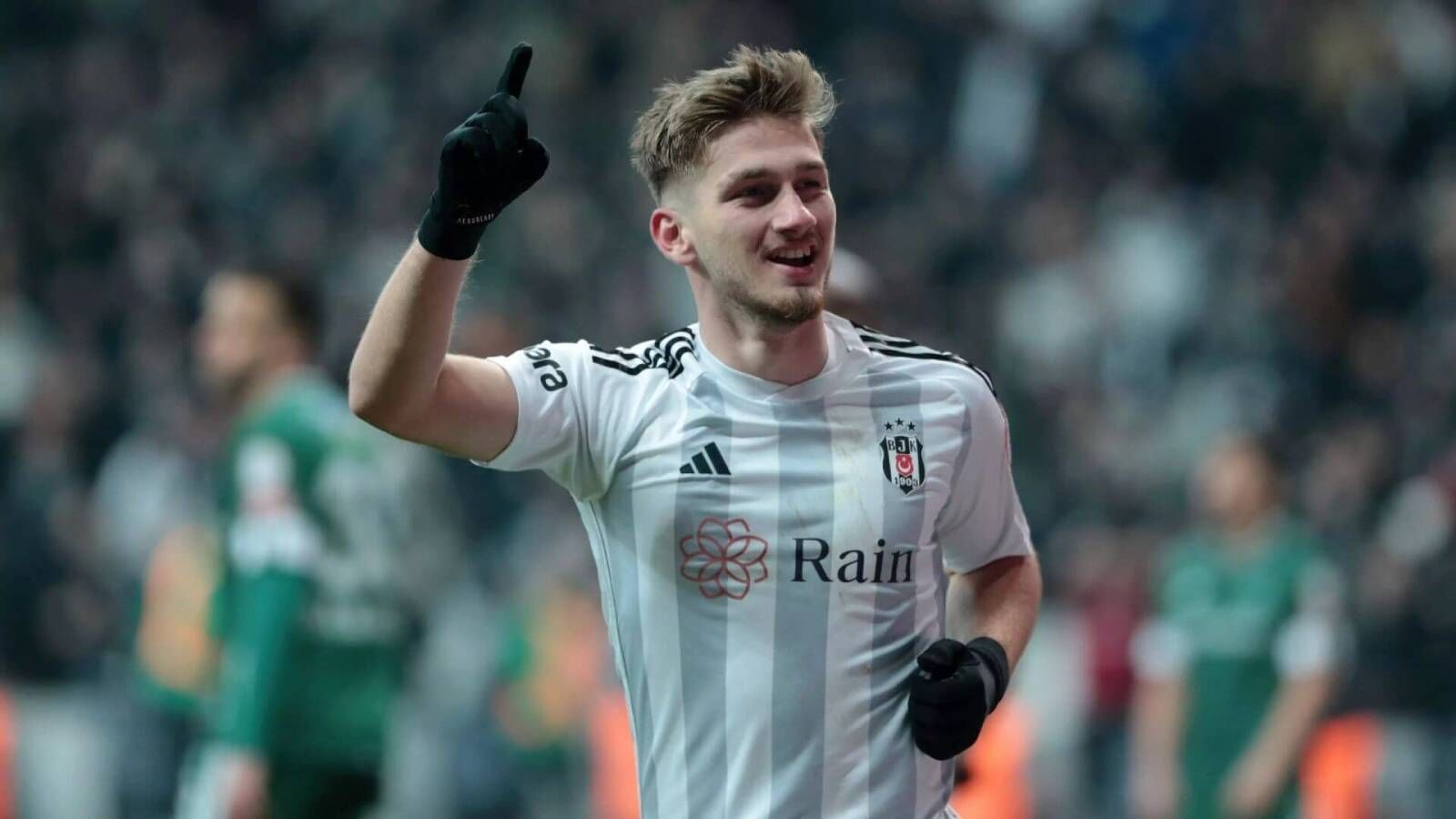 Beşiktaş, Semih Kılıçsoy'un transferini resmen açıkladı!
