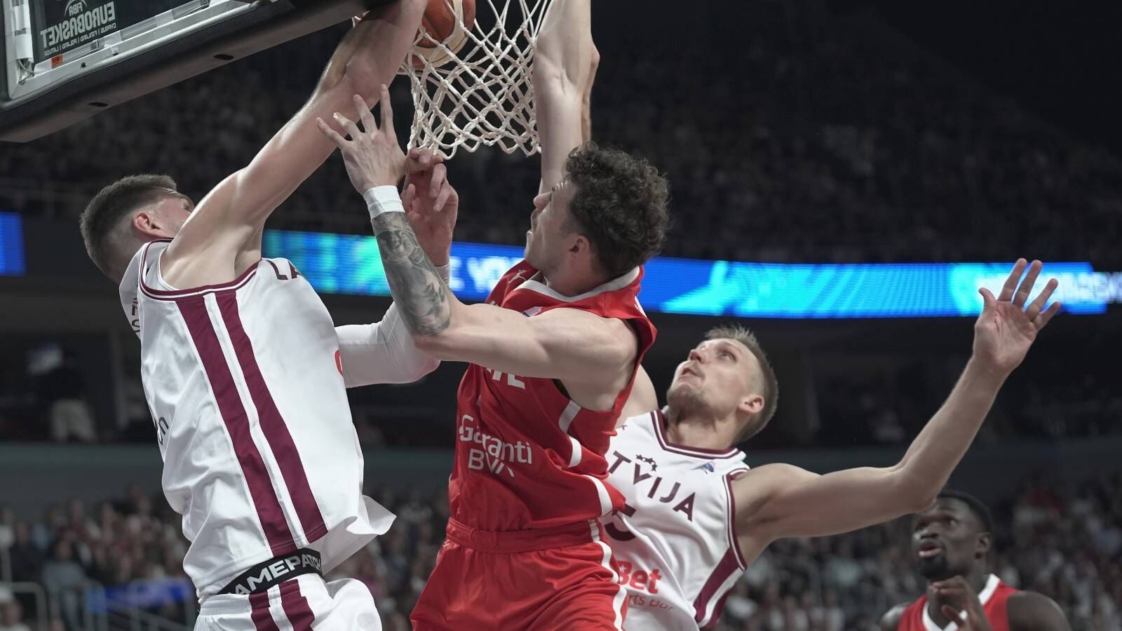 Türkiye, Avrupa Basketbol Şampiyonası'nda Letonya'yı mağlup etti
