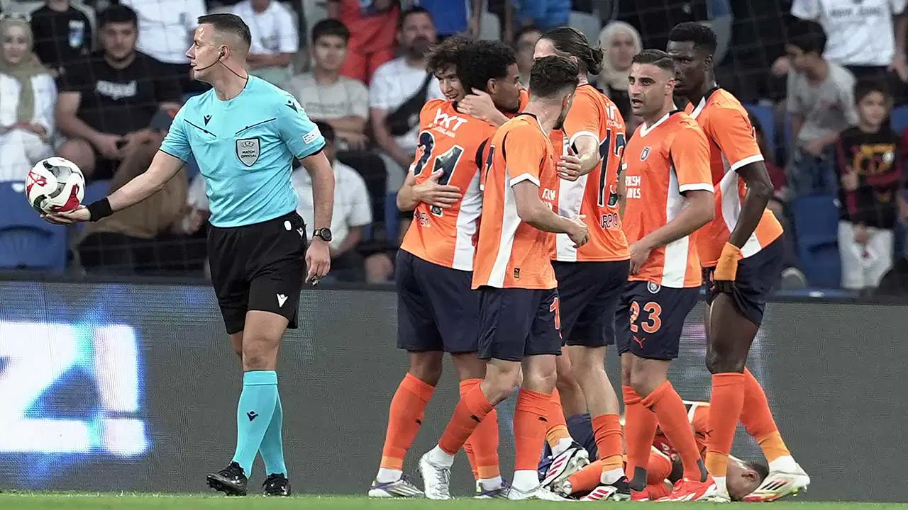 Başakşehir, UEFA Konferans Ligi'nde play-off turuna yükseldi