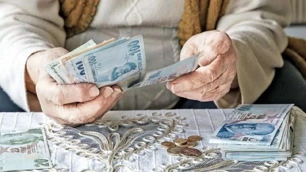 Uzmanı yanıtladı: Emeklilikte 2025 mi, 2026 mı daha avantajlı?