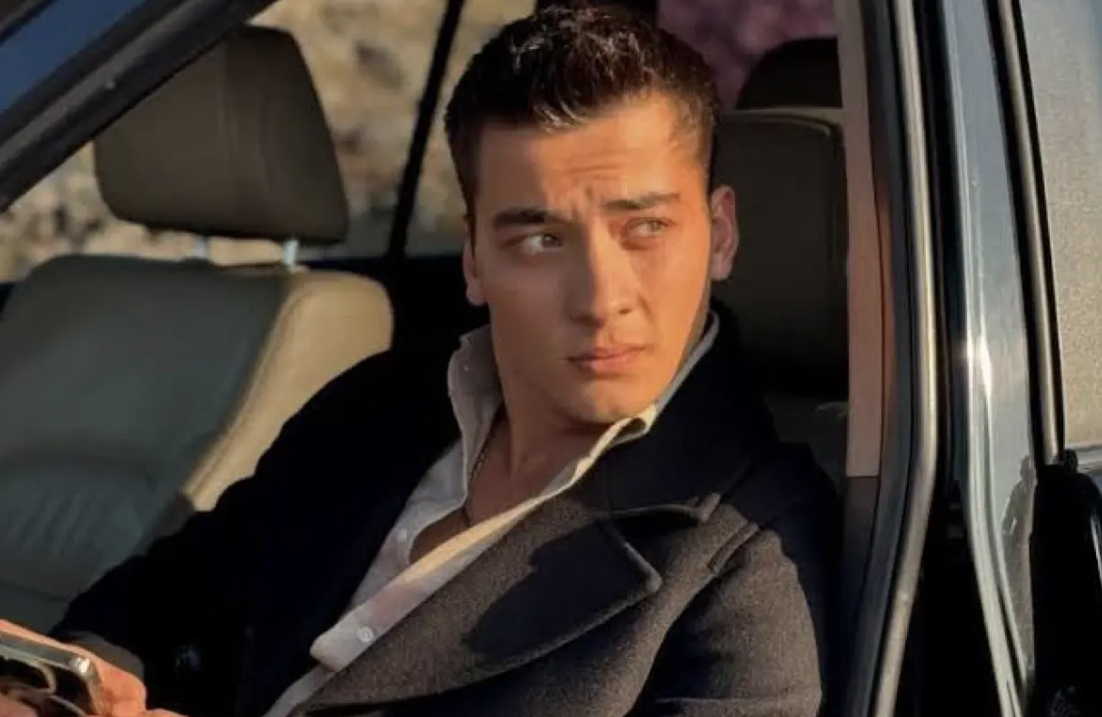 Uzak Şehir Kaya Kimdir? Atakan Özkaya Kaç Yaşında, Hangi Dizilerde Rol Aldı?