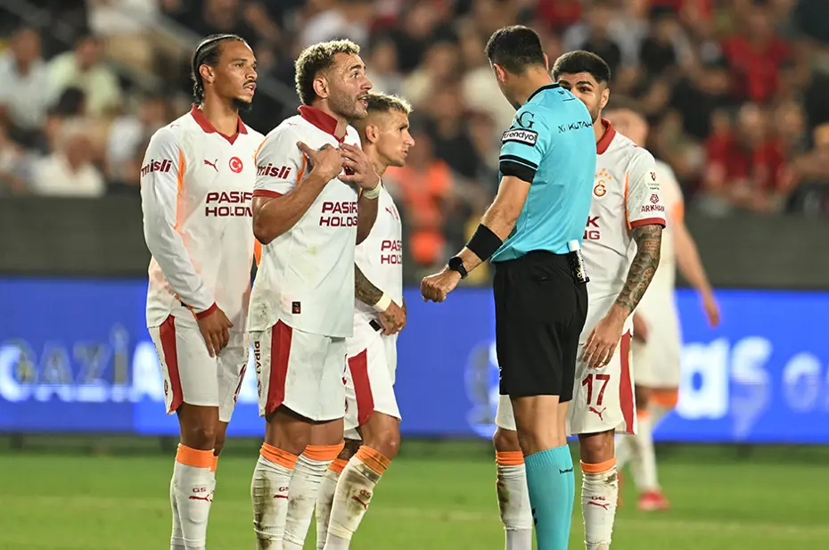 Gaziantep FK-Galatasaray maçının tartışmalı pozisyonlarını Trio ekibi değerlendirdi