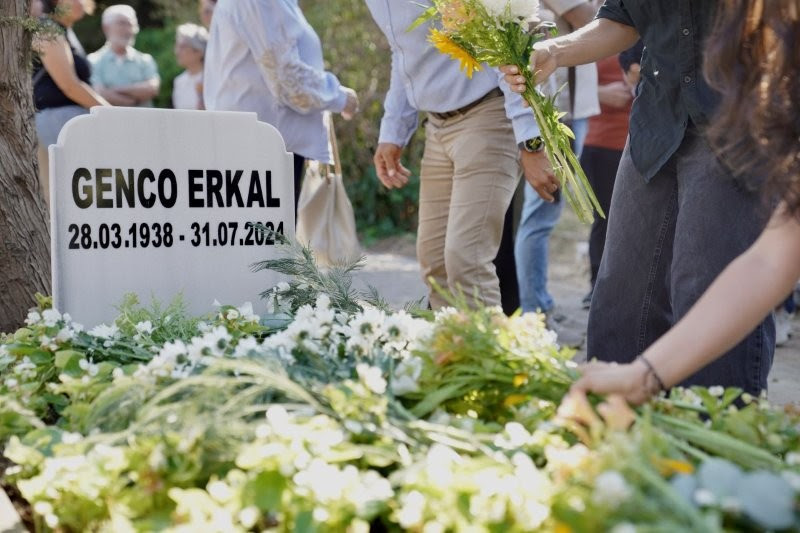 Genco Erkal (1)