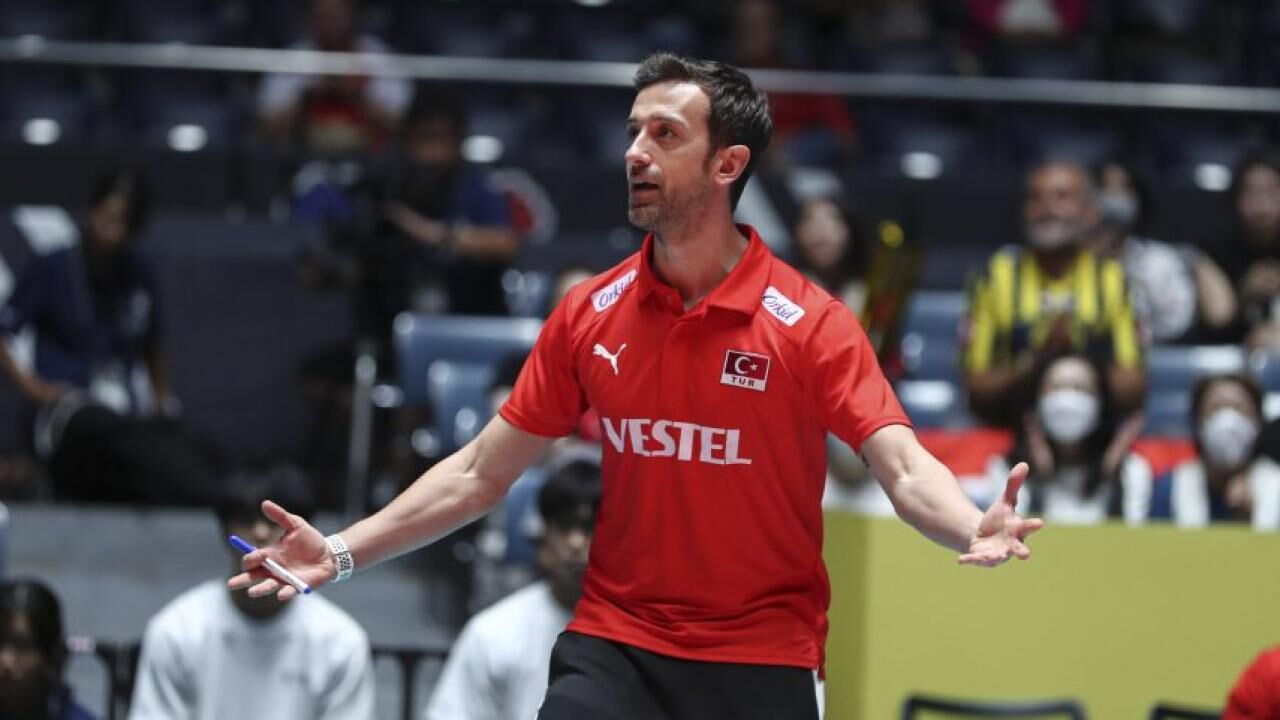 İspanya maçını değerlendiren A Millî Kadın Voleybol Takımı Başantrenörü Santarelli: