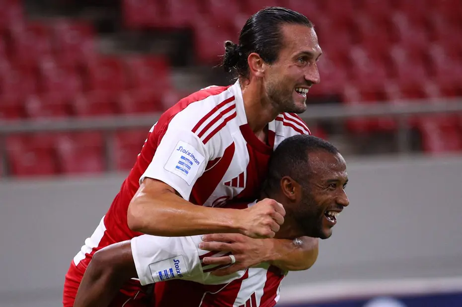 Yusuf Yazici Olympiakos Resmi 001
