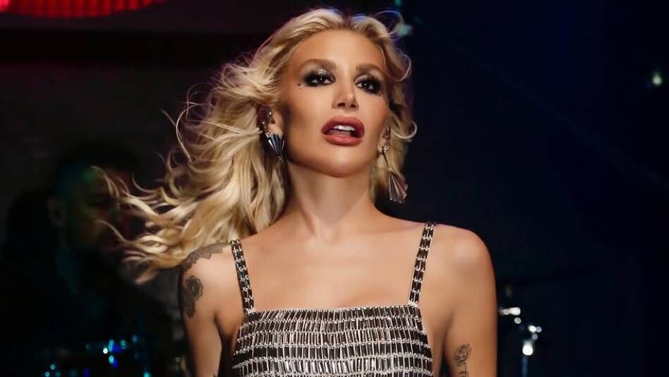 İrem Derici’den kaza itirafı: “Kafamdaki 40 dikişle sahneye çıktım