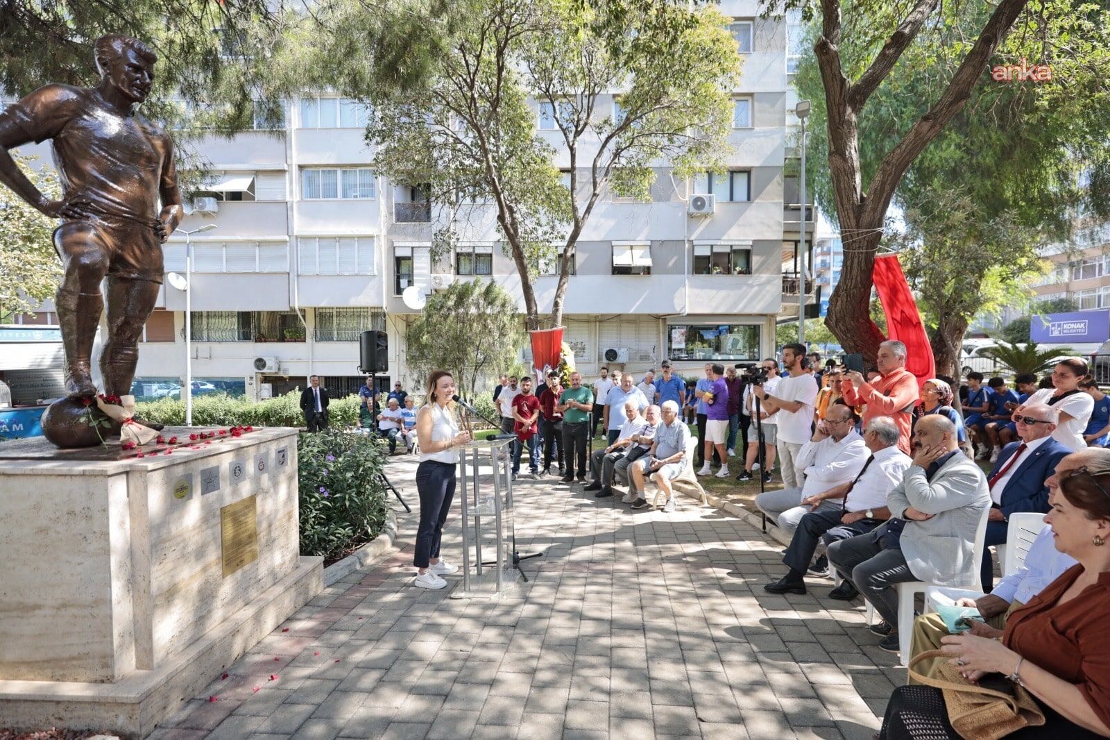 Taçsız Kral Metin Oktay vefatının 34’üncü yılında İzmir'de anıldı