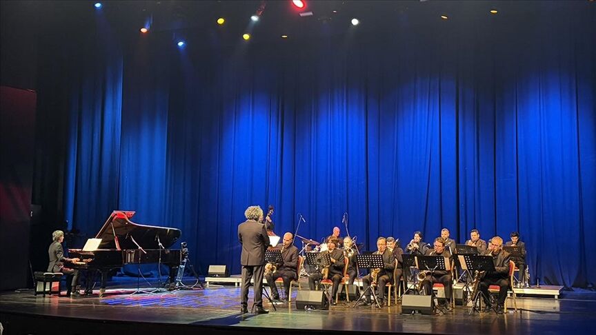 TRT İstanbul Radyosu Hafif Müzik ve Caz Orkestrası, 24 Eylül’de Atatürk Kültür Merkezi (AKM) Tiyatro Salonu’nda cazseverlerle buluşuyor. Cazın unutulmaz eserlerinin özgün düzenlemeleriyle sahneye taşınacağı konser, TRT Radyo-3’ten canlı yayınlanacak.