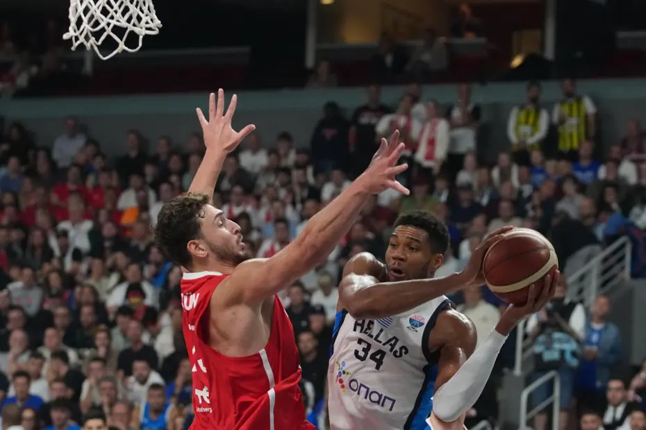 Yunan basketbolcu Antetokounmpo'dan tepki çeken 'Türk bayrağı' sözleri