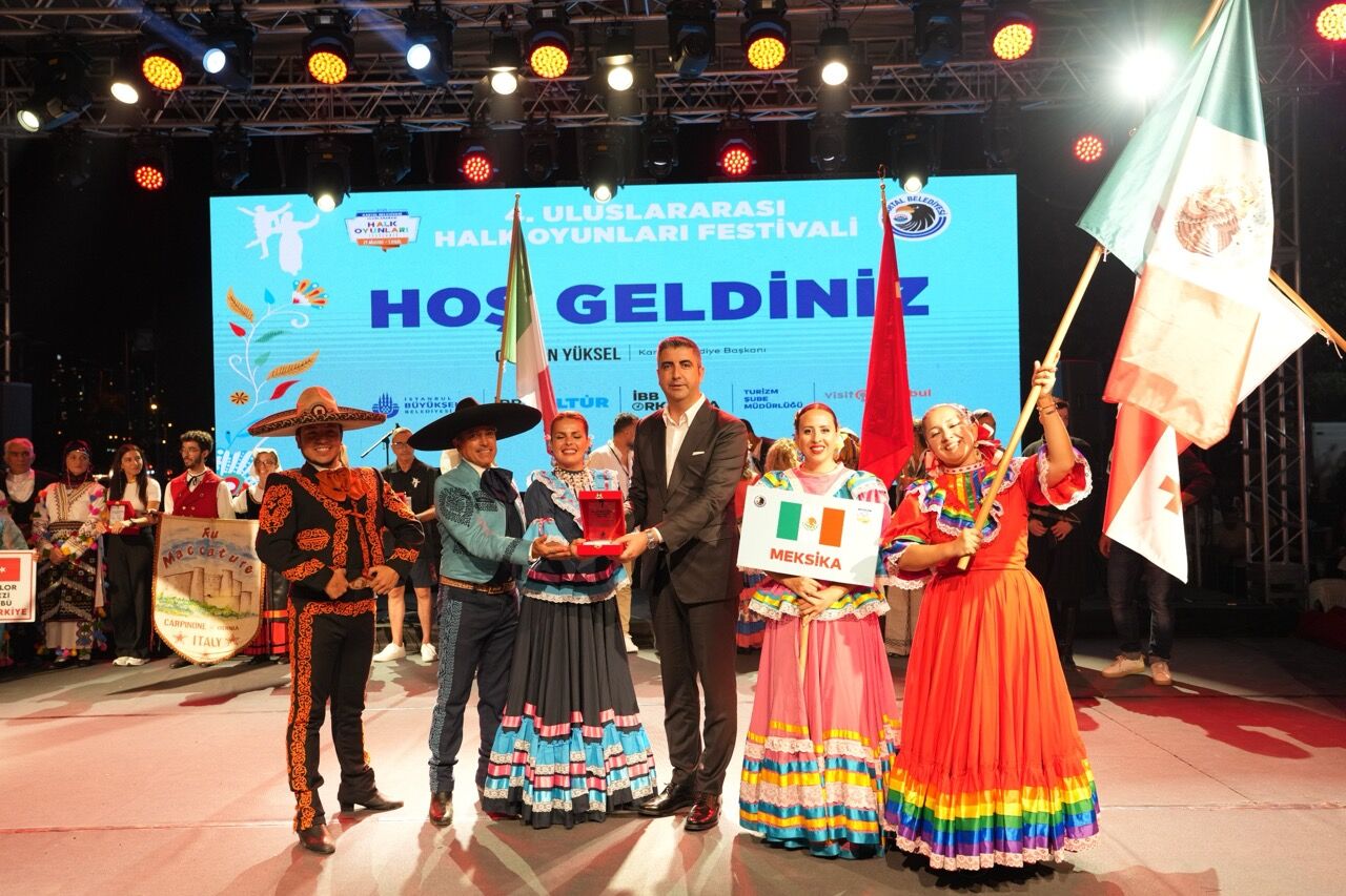 Büyük Kartal’da 4. Uluslararası Halk Oyunları Festivali, Görkemli Finalle Taçlandı (4)
