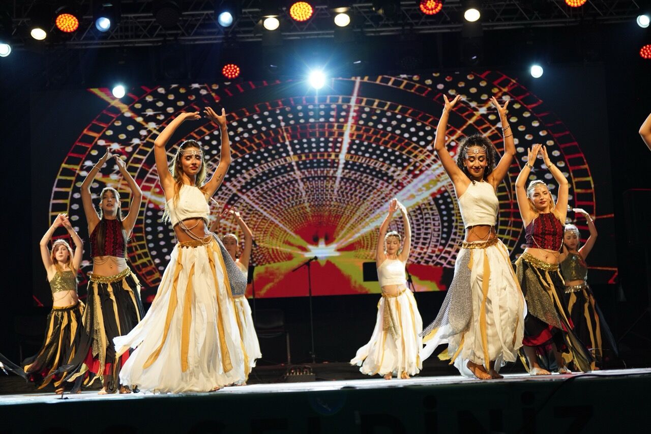 Büyük Kartal’da 4. Uluslararası Halk Oyunları Festivali, Görkemli Finalle Taçlandı (7)
