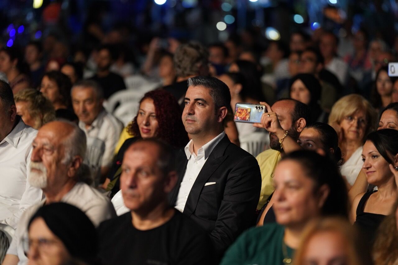 Büyük Kartal’da 4. Uluslararası Halk Oyunları Festivali, Görkemli Finalle Taçlandı (9)