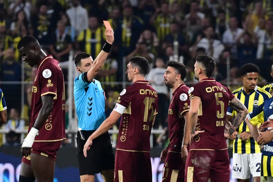 Fenerbahçe-Trabzonspor maçında şok hakem iddiası: Gözler TFF'ye çevrildi-2