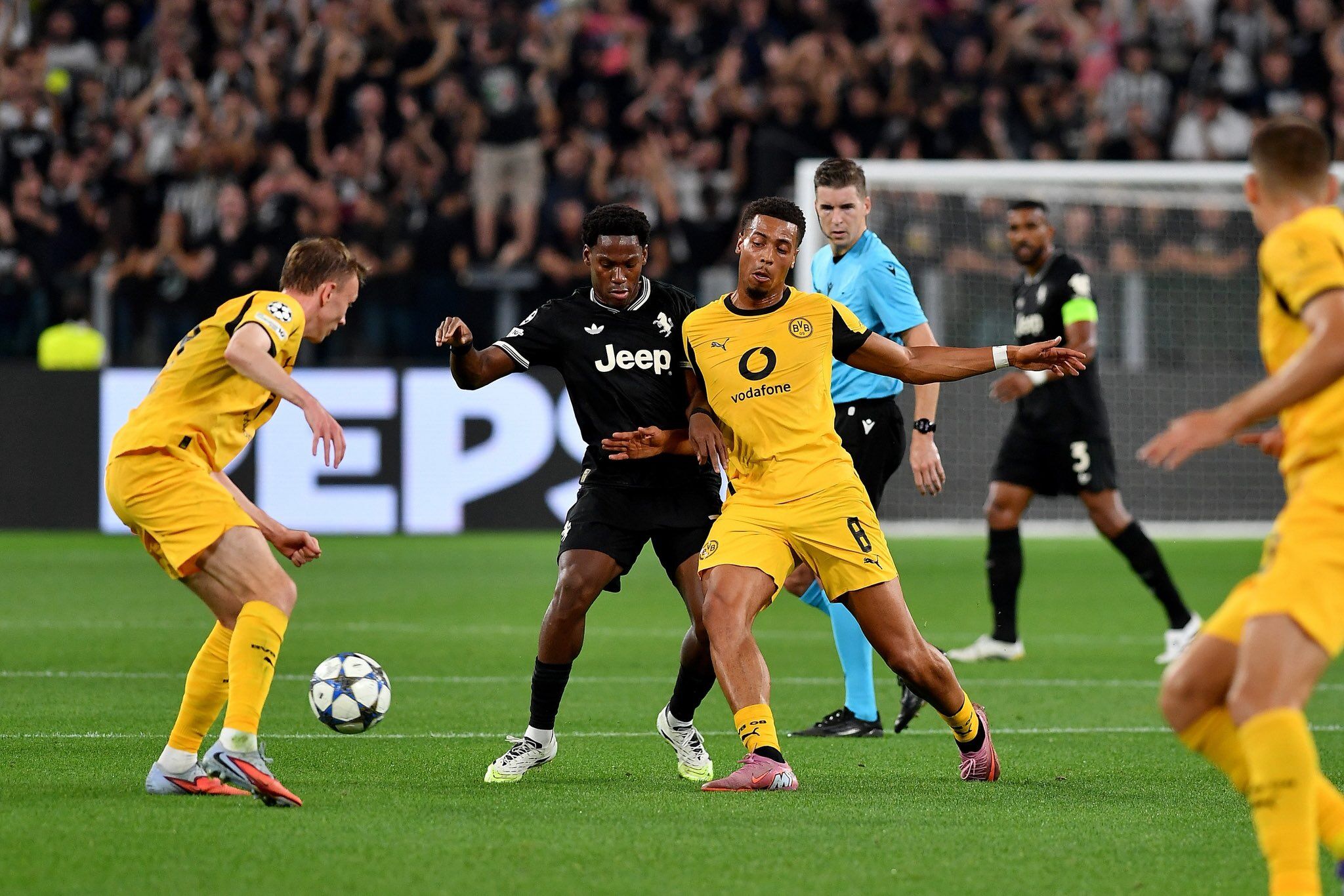Gol yağmurunda kazanan yok: Juventus ve Dortmund 4-4 berabere kaldı