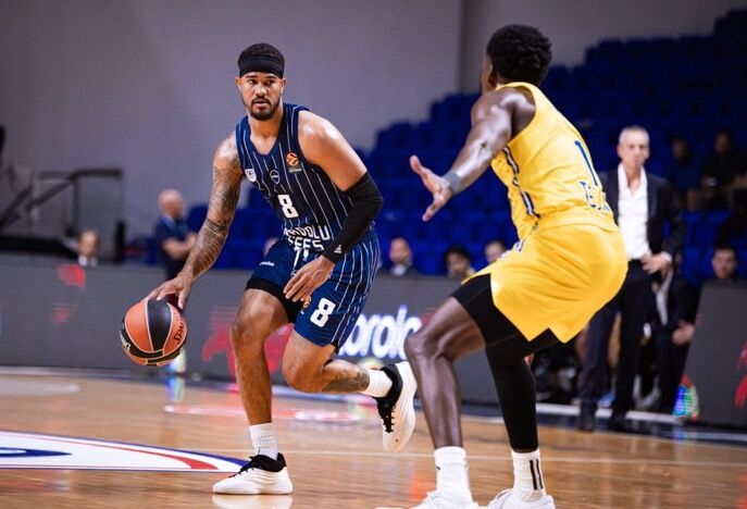 Anadolu Efes, EuroLeague’e galibiyetle başladı