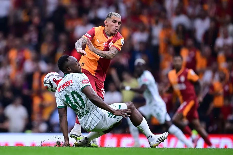 Lucas Torreira Jackson Muleka Galatasaray Konyaspor
