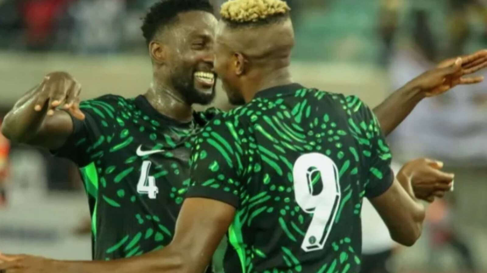 Osimhen ve Ndidi'yi taşıyan uçak acil iniş yaptı!