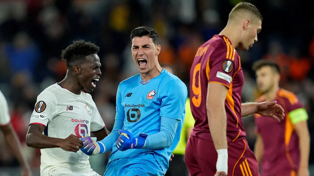 Roma'ya karşı 3 penaltı kurtaran Berke Özer, Avrupa'da manşet oldu