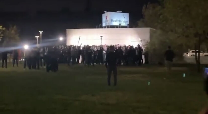 Hacettepe Üniversitesi’nde palalı saldırı sonrası hastane önünde gerginlik: Öğrenciler gözaltına alındı-1