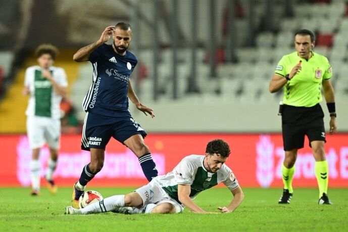 Antalyaspor, Bursaspor’u 3-0 mağlup ederek Ziraat Türkiye Kupası’nda bir üst tura yükseldi