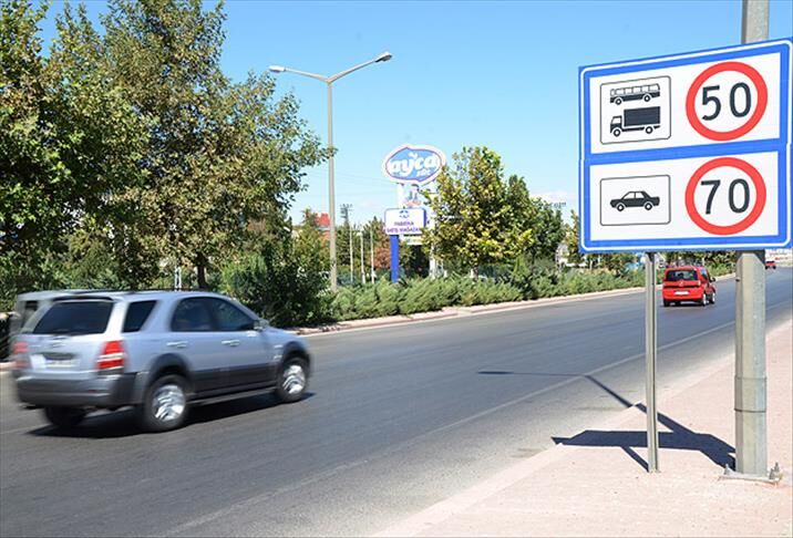 Düzenleme yolda: Yerleşim yeri içinde hız sınırını aşanlarının ehliyeti 3 ay alınacak