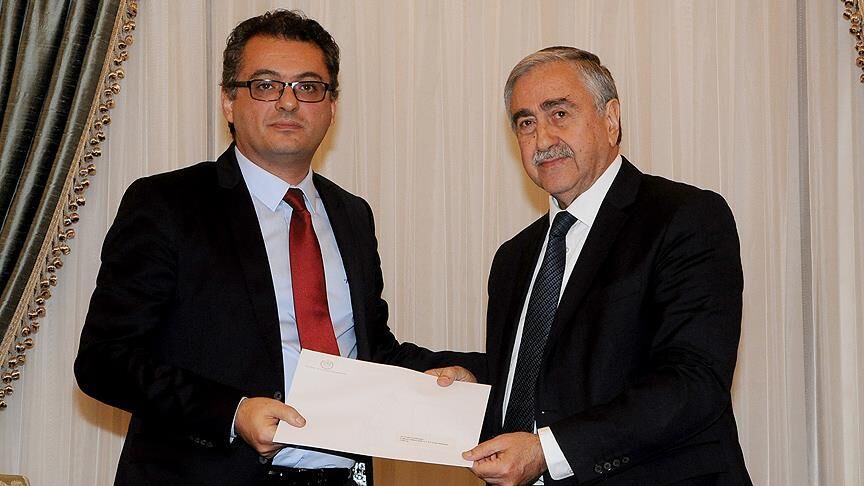 Tufan Erhürman Eski KKTC Cumhurbaşkanı Mustafa Akıncı ile birlikte