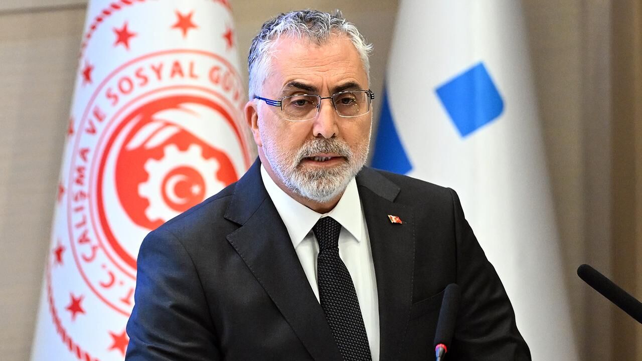 Çalışma Bakanı Vedat Işıkhan, temmuzda ara zam bekleyen asgari ücretlilere yanıt verdi: Ücretler işçi ve işveren arasında serbestçe belirlenir.