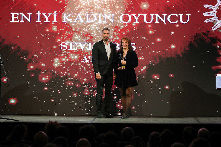 Ankaraff2025 En Iyi Kad?N Oyuncu Odulu Gokhan Mumcu Sevda Bas