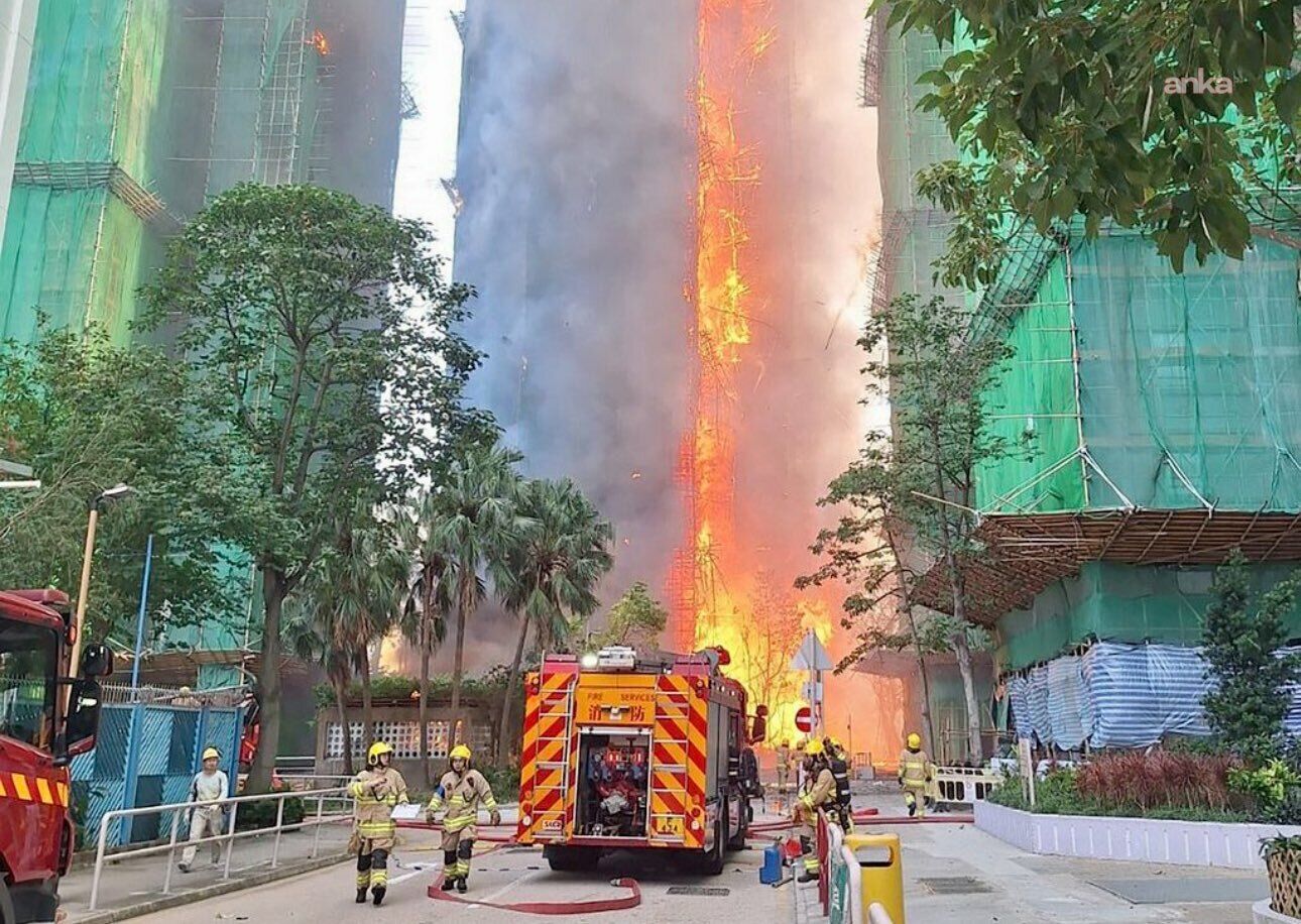 Hong Kong’da 31 katlı gökdelende yangın: 4 ölü, çok sayıda mahsur