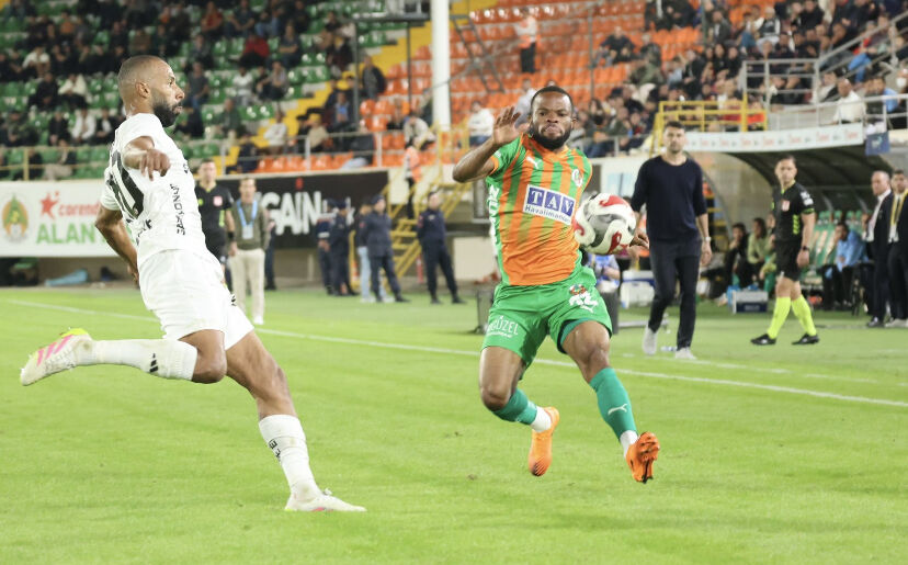 Alanyaspor, evinde Gaziantep FK ile 0-0 berabere kaldı